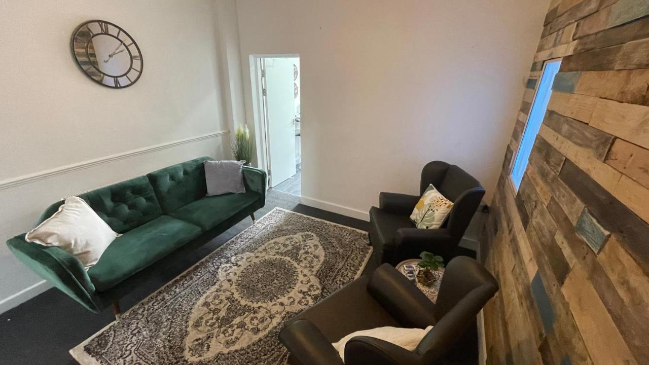 Spacious 6 Bed Home Near City & Albion Stadium Perfect For Contractors! Бирмингем Экстерьер фото
