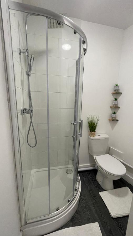 Spacious 6 Bed Home Near City & Albion Stadium Perfect For Contractors! Бирмингем Экстерьер фото