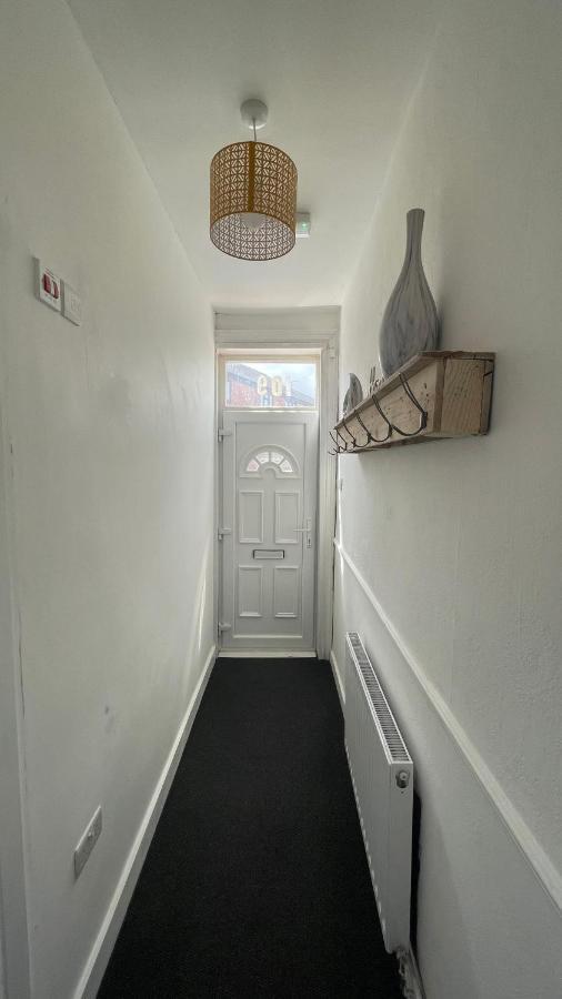 Spacious 6 Bed Home Near City & Albion Stadium Perfect For Contractors! Бирмингем Экстерьер фото